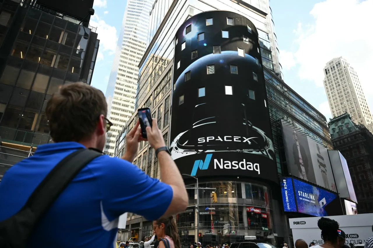 Ações da EchoStar caem junto com SpaceX, mas podem ser uma nova oportunidade