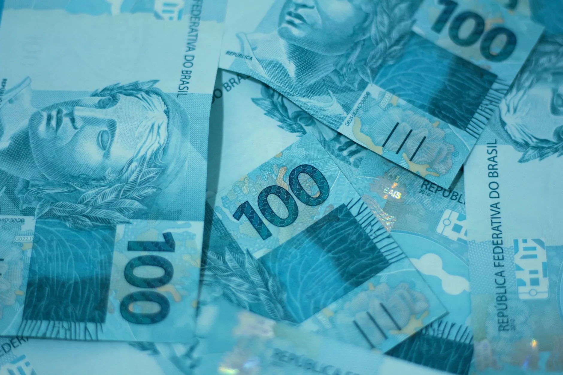 Análise: O Impacto da Taxa das Blusinhas e a Inflação no Brasil