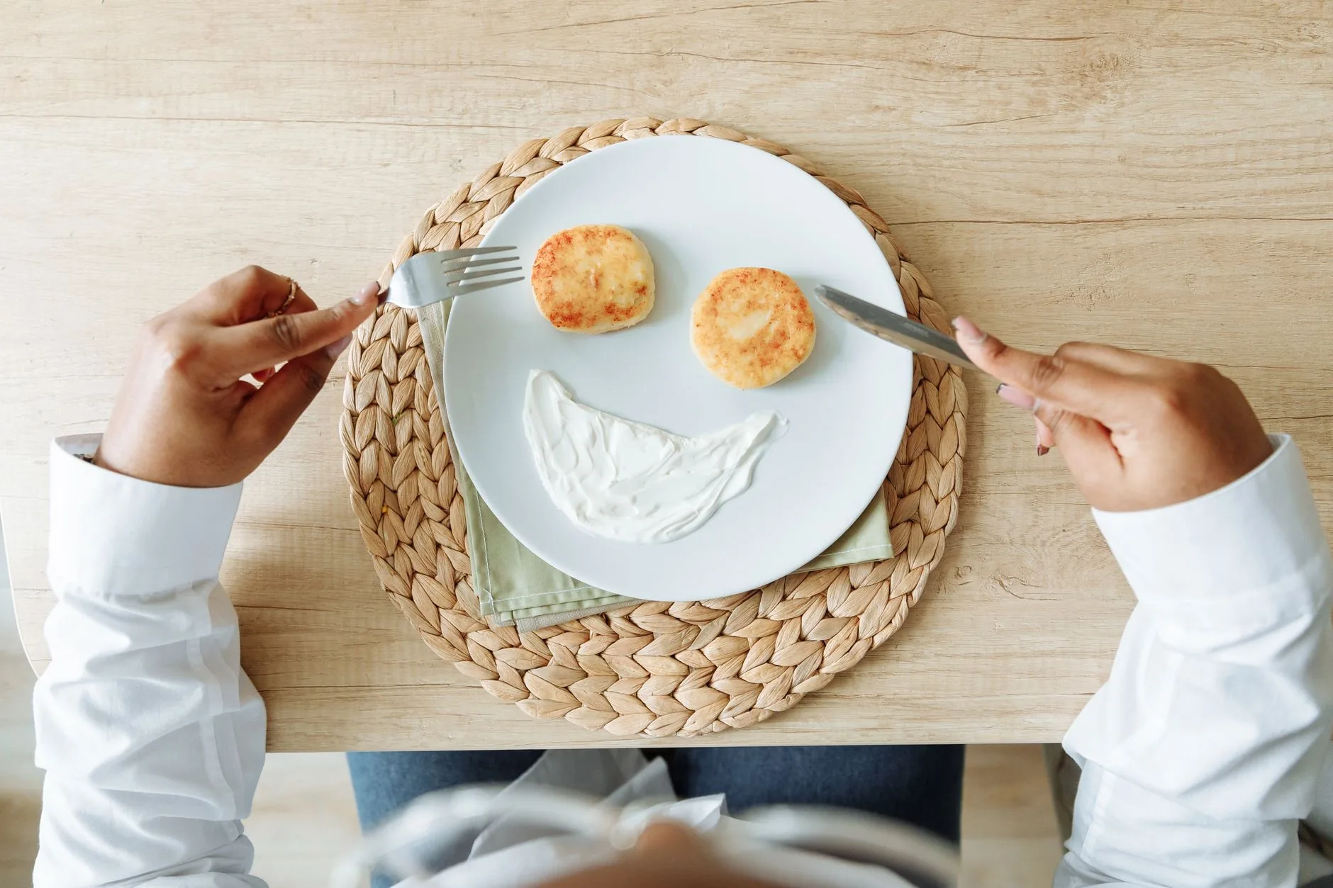 Syrnyki: o tradicional panqueca de queijo ucraniano no café da manhã