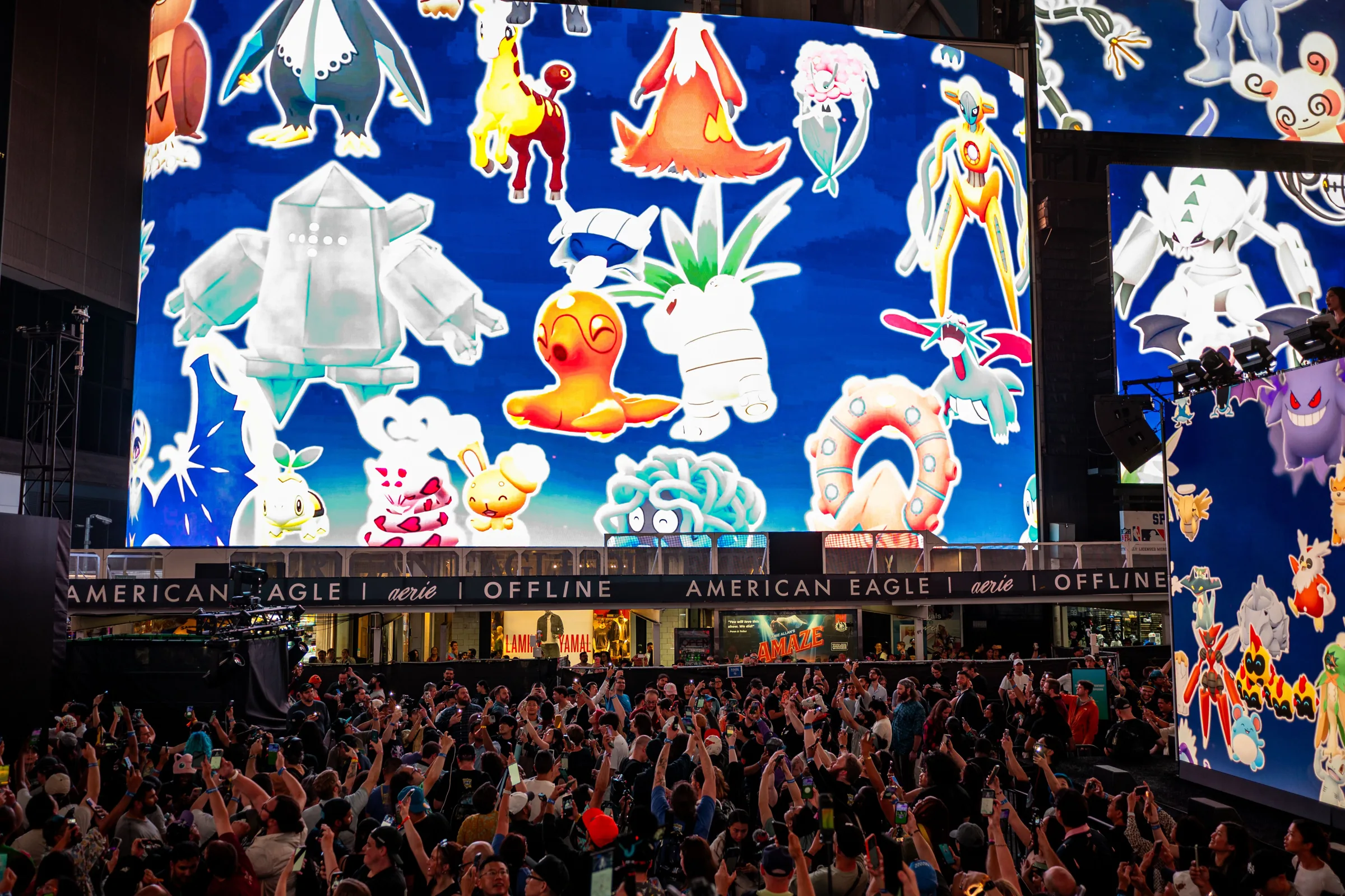 Milhares de Jogadores de ‘Pokémon Go’ se Reúnem em Times Square para Enfrentar Mewtwo