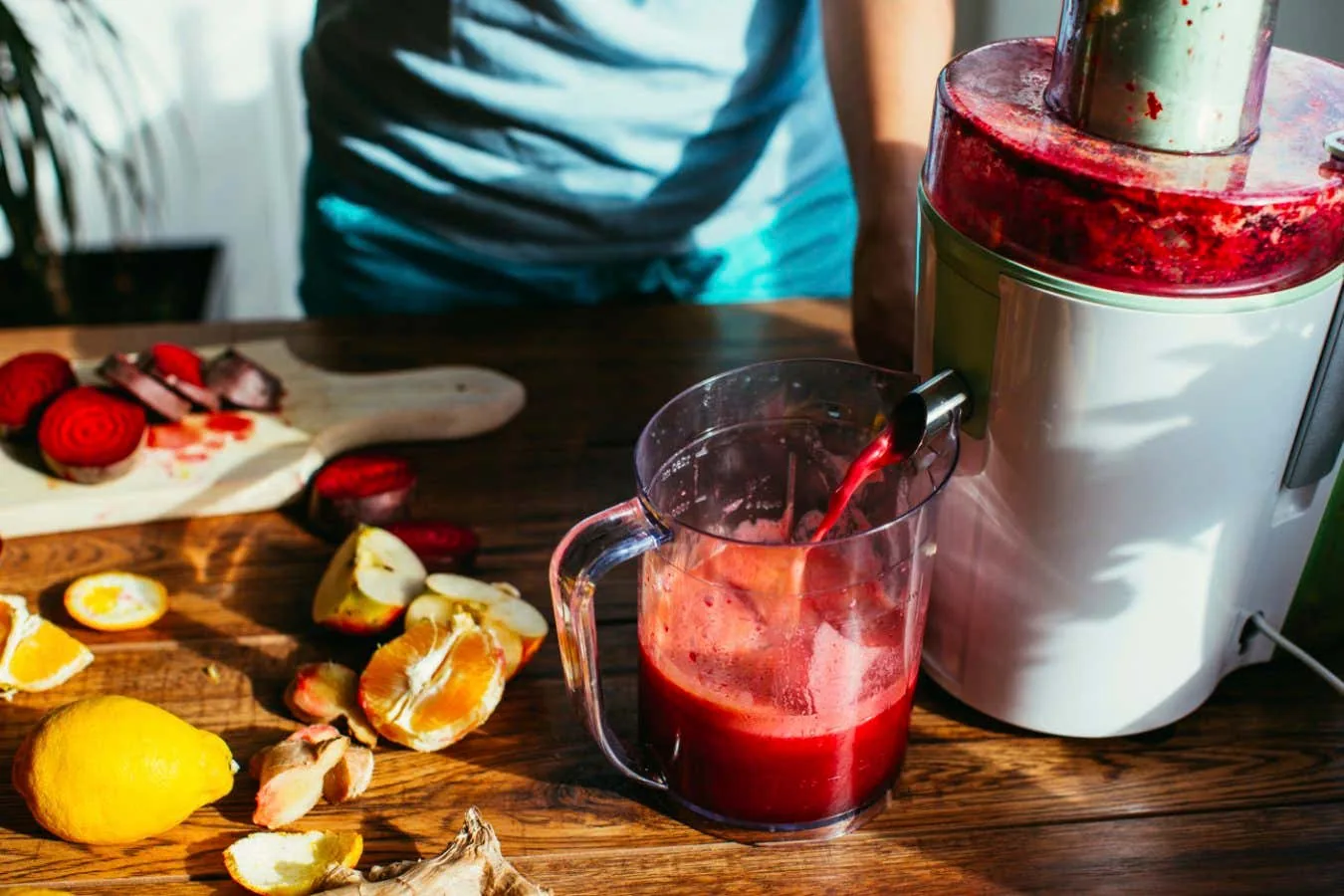 Suco de beterraba em alta: benefícios para atletas e não atletas