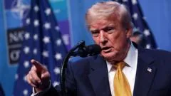 Trump restabelece bloqueio a portos iranianos e impõe taxa de 20% sobre cargas no Estreito de Ormuz