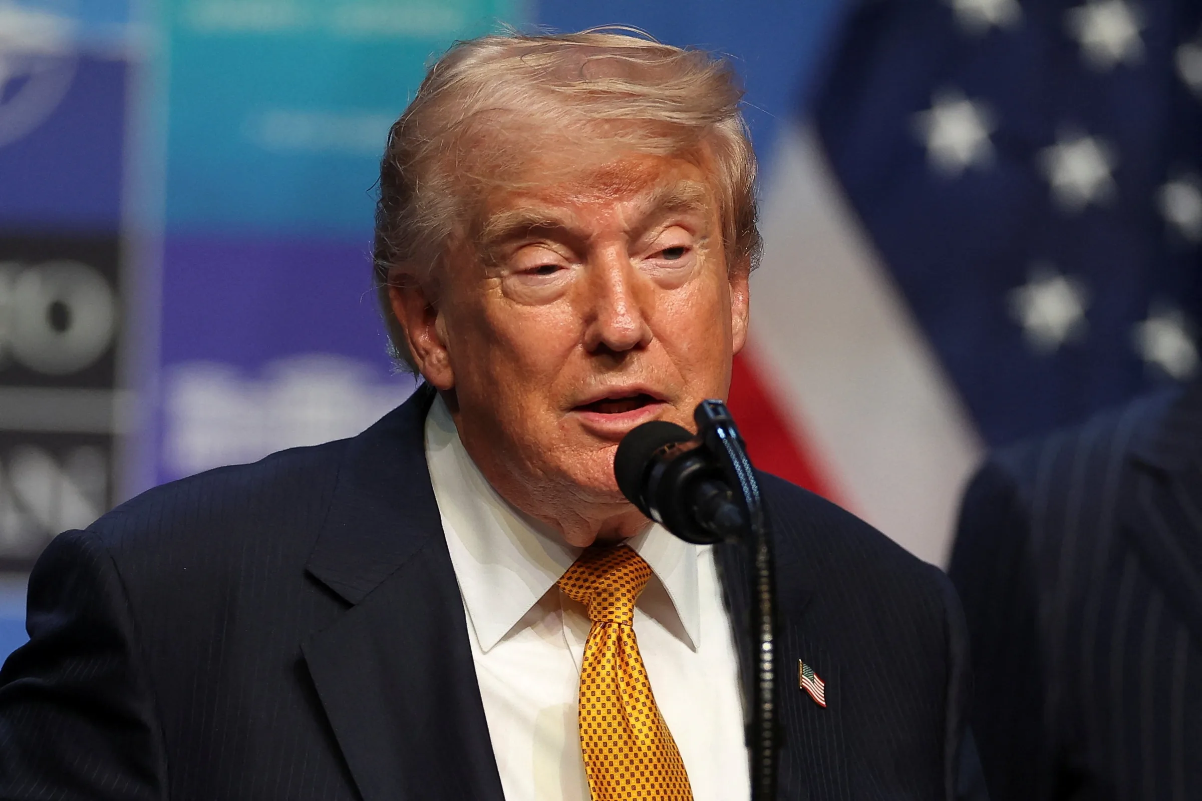 Trump afirma ser o 'número 1' na lista de alvos do Irã e faz declarações contraditórias sobre a guerra