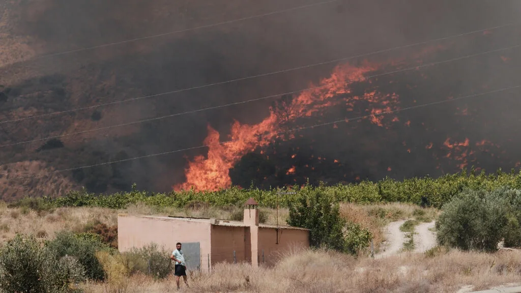 Dez pessoas estão desaparecidas devido a incêndios florestais na Espanha
