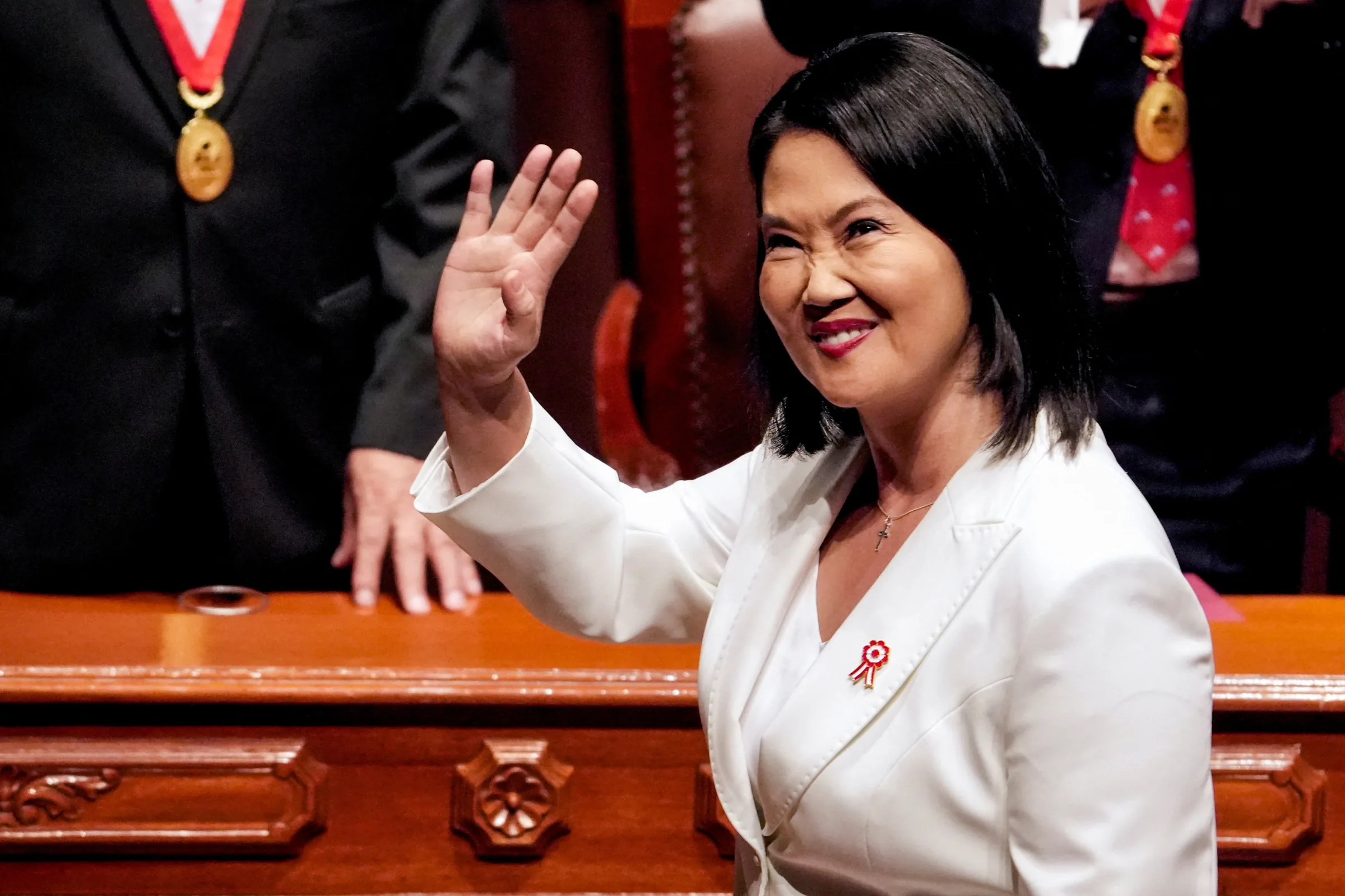 Keiko Fujimori assume Presidência do Peru nesta terça (28) com Javier Milei na plateia