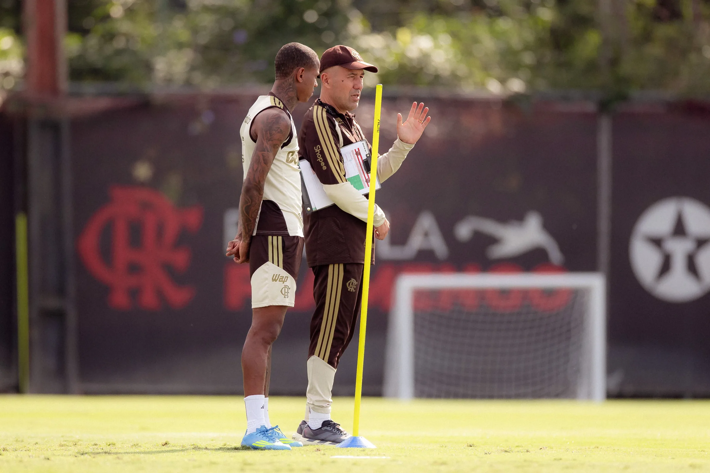 Wallace Yan diz que tomou "choque de realidade" após polêmicas e reflete sobre amadurecimento no Flamengo