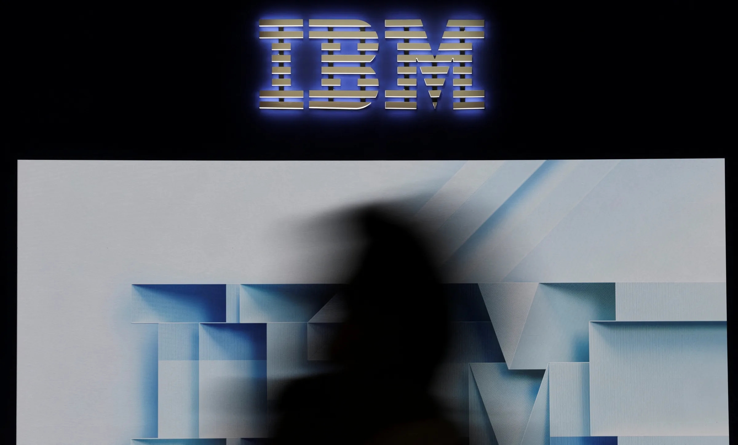 CEO da IBM admite impacto da IA nos negócios e ações têm maior queda desde 1972