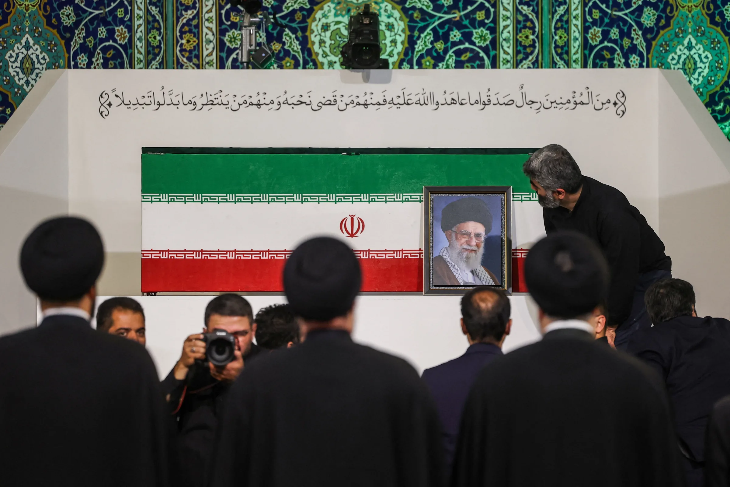 Funeral de Ali Khamenei reúne líderes estrangeiros em Teerã