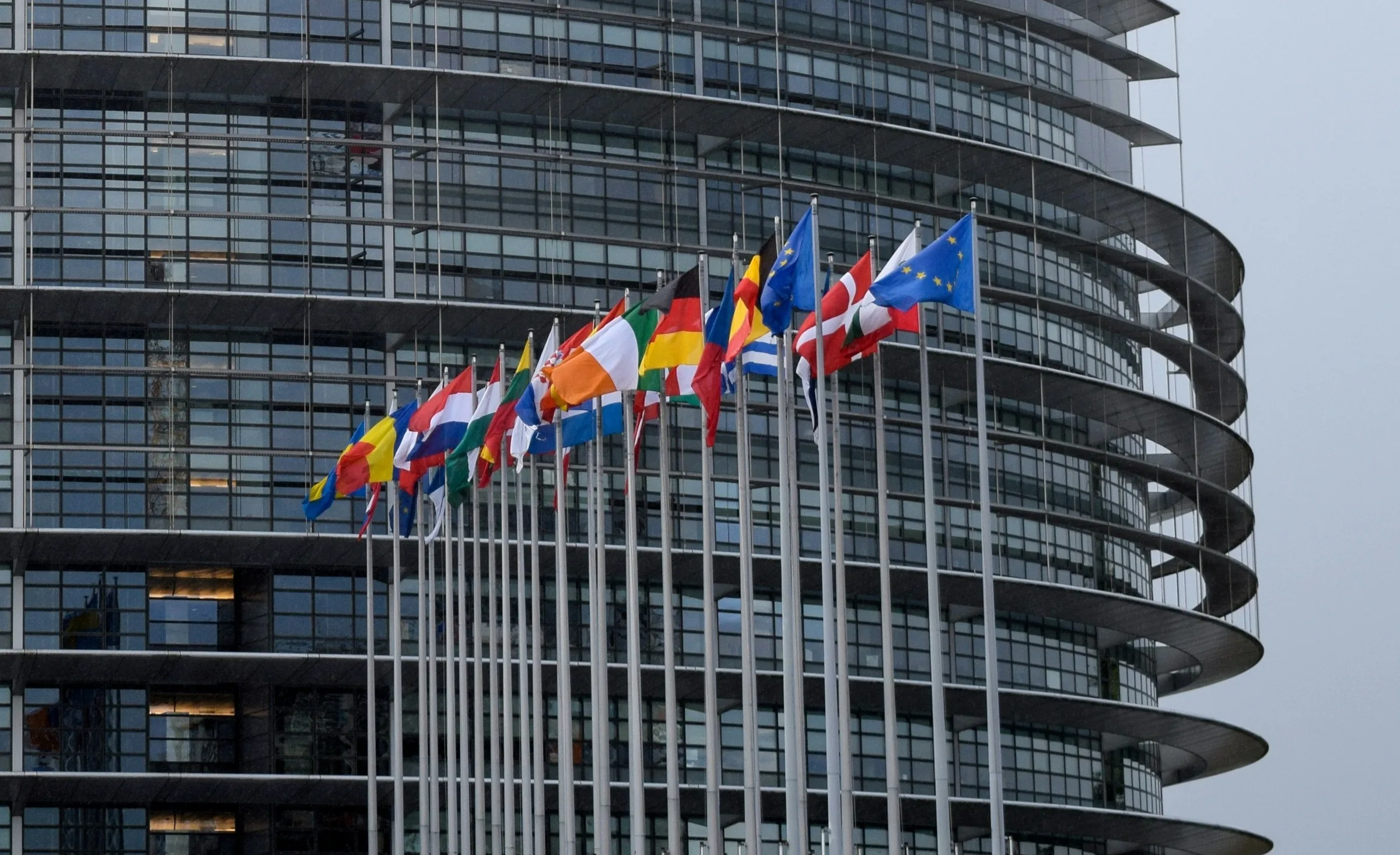 União Europeia exige cumprimento de acordo comercial pelos EUA após críticas de Trump à Espanha