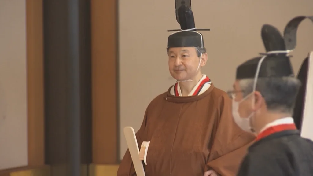 Japão altera lei de sucessão imperial, mas mantém proibição de imperatriz