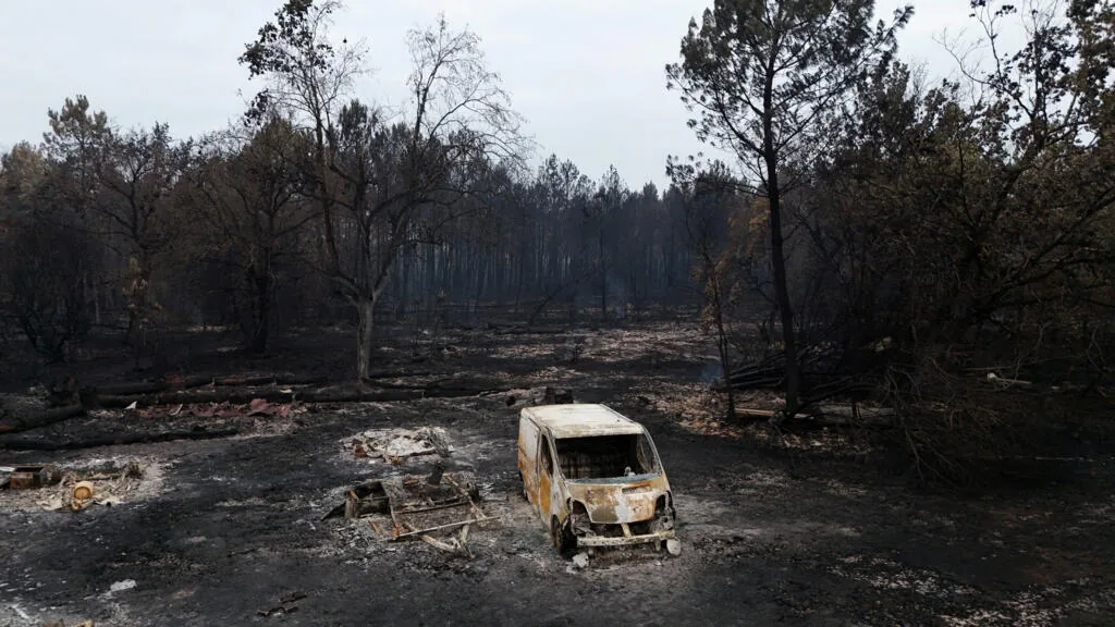 Incêndio florestal próximo a Bordeaux permanece 'estável' após noite tranquila, dizem autoridades locais