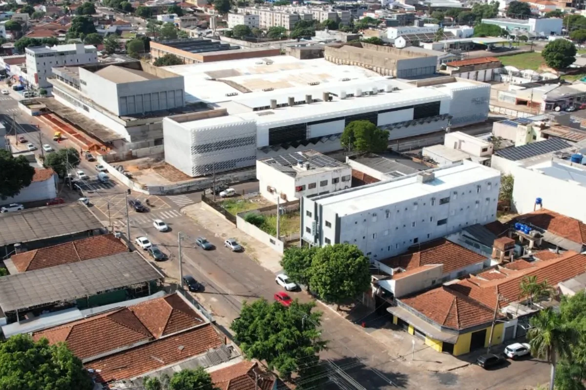 Do auge ao abandono: persistência e dor de quem viu 'primeiro shopping' de Campo Grande virar ruína