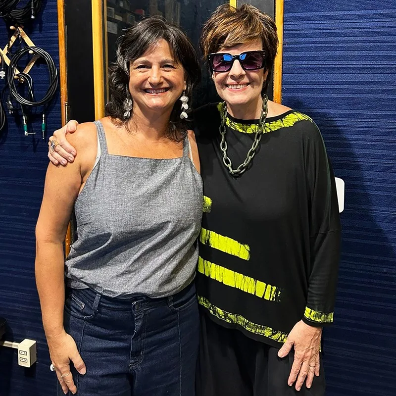 Leila Pinheiro cai no samba do álbum solo de Tina Werneck, 'Cheguei tinindo'