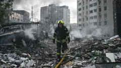 Ataques russos em Kyiv deixam ao menos 10 mortos em uma semana