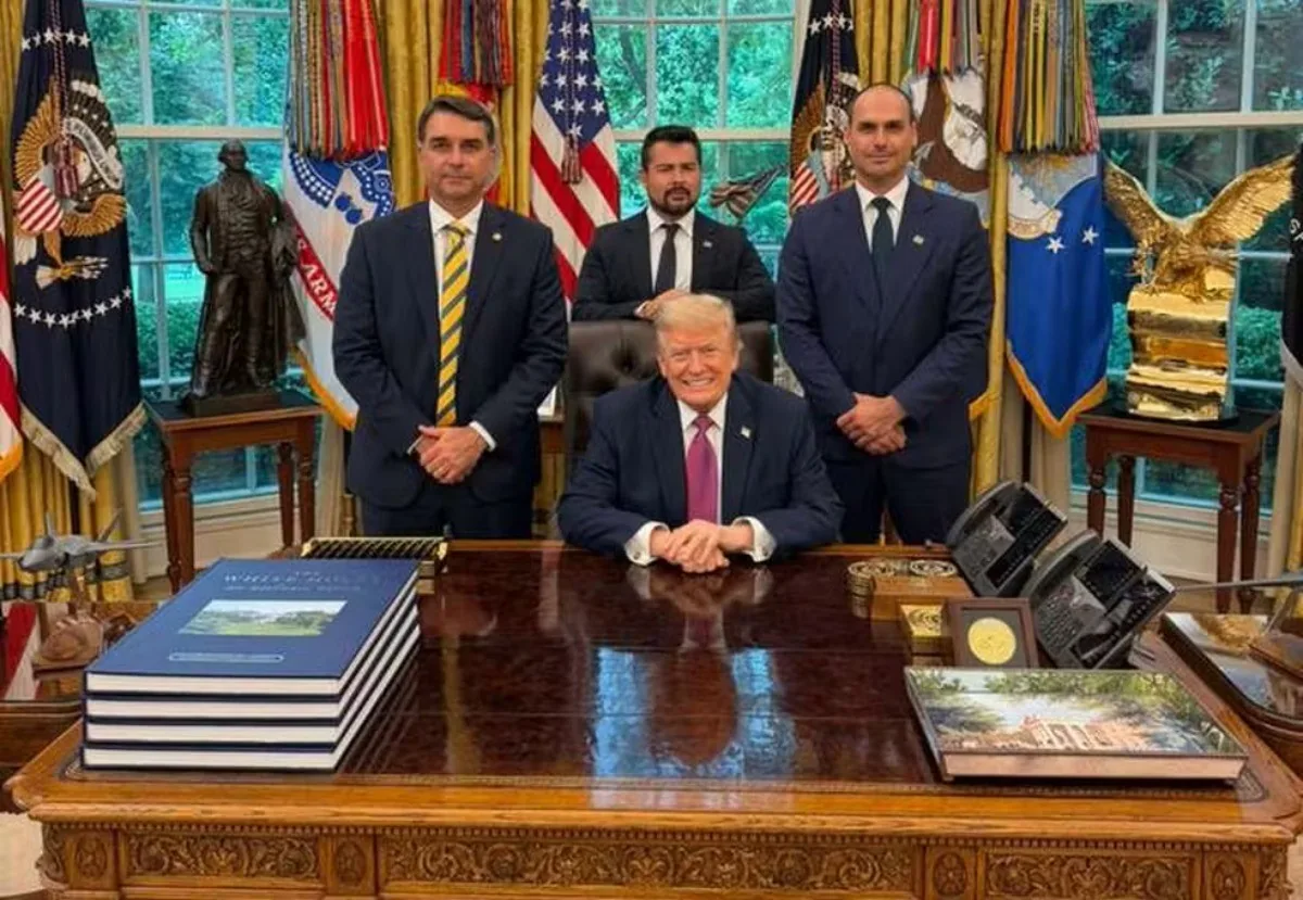 Flávio Bolsonaro solicita intervenção de Trump para evitar tarifas dos EUA