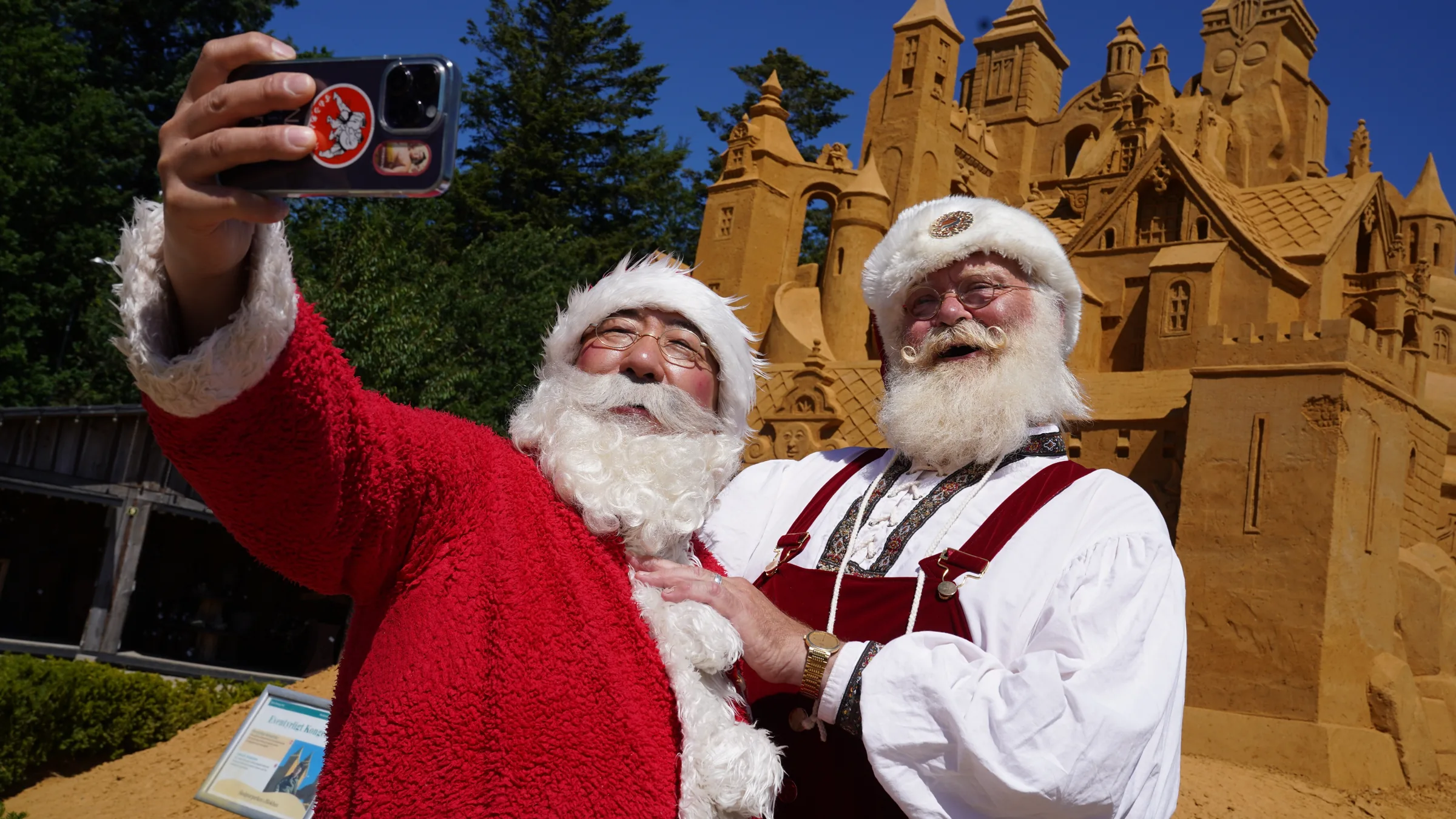 Cidade dinamarquesa recebe Papais Noéis em congresso de Natal