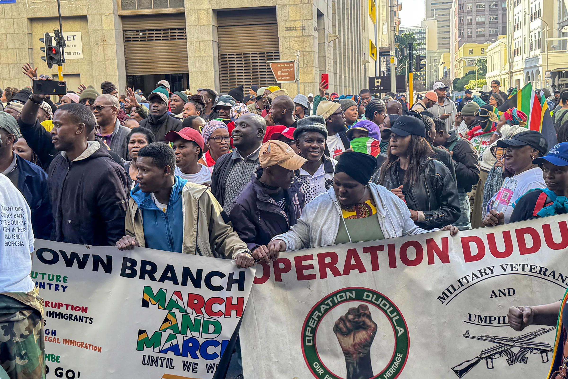 Mais de 160 mil estrangeiros deixam África do Sul após protestos e violência contra imigrantes