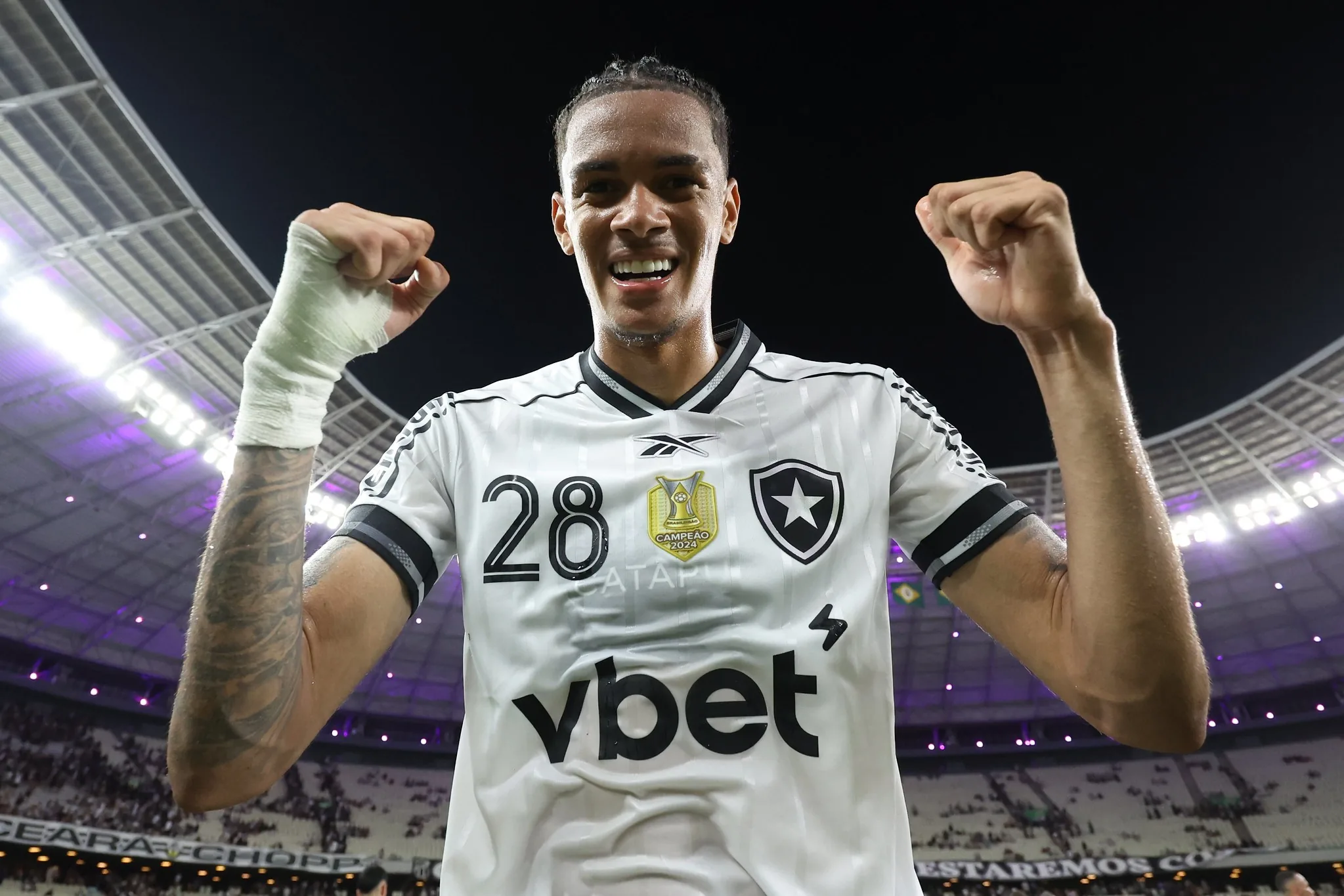 Botafogo tem cinco jogadores treinando separados do elenco com situações distintas; veja os casos