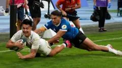 Inglaterra vence Argentina em partida tumultuada com decisão polêmica do TMO