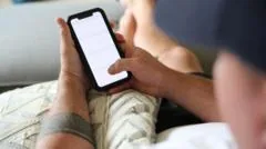 Interrupção de serviços da Telstra afeta trens e chamadas de emergência na Austrália