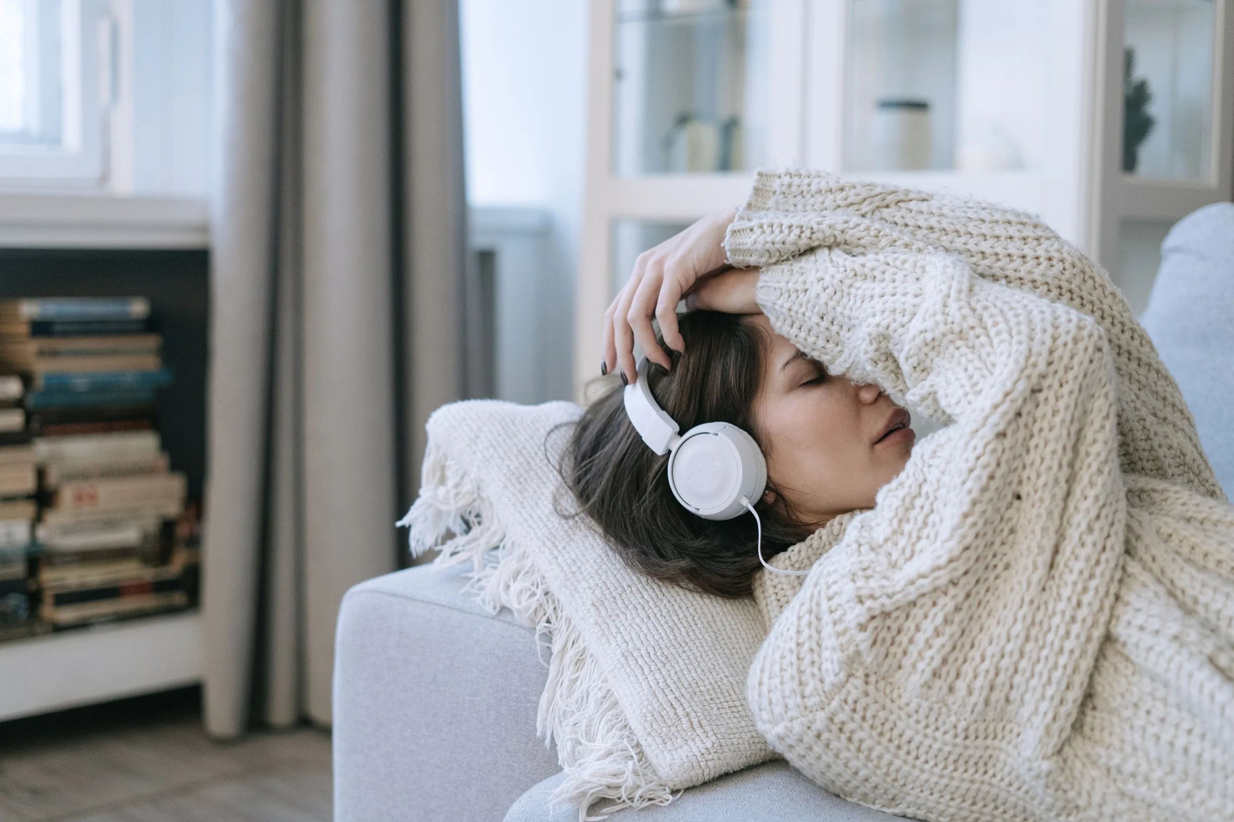 'Playlist da Fossa': Por que sentimos necessidade de ouvir músicas tristes quando já estamos tristes?