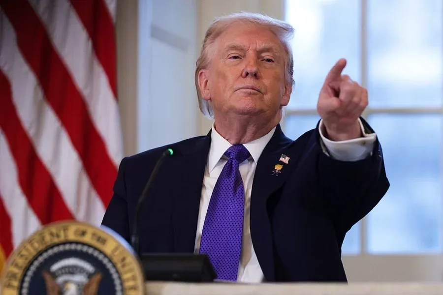 Trump desiste de tarifa sobre navios no Estreito de Ormuz