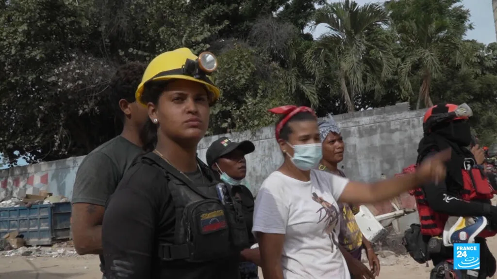 Venezuelanos cavam entre os escombros em busca de desaparecidos