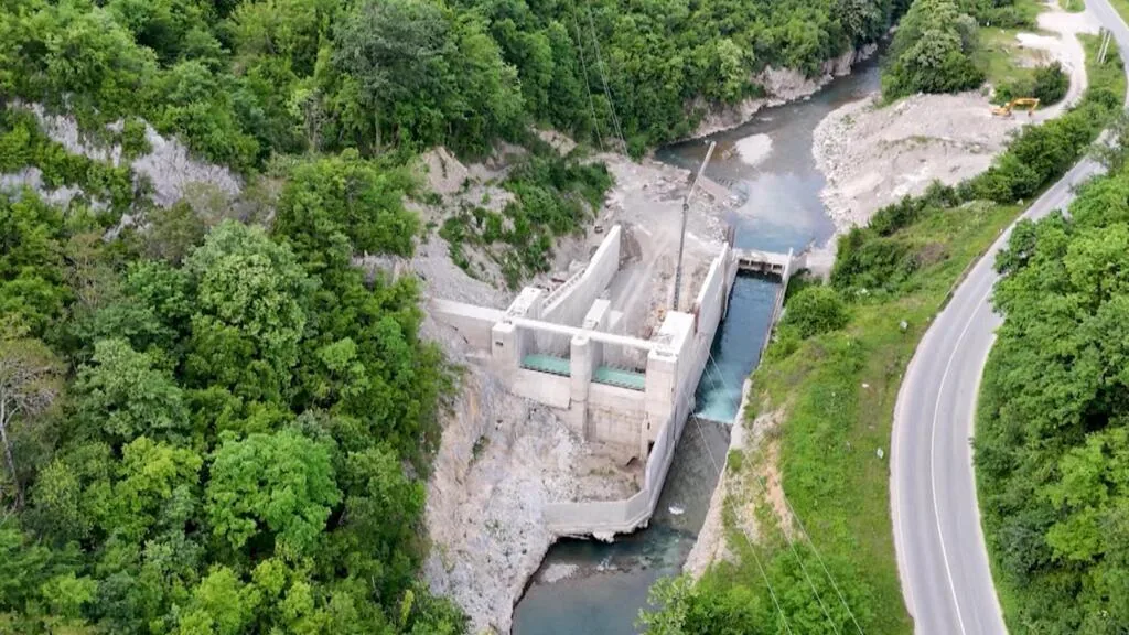 Cientistas e moradores de Bosnia se opõem à construção de represa hidrelétrica