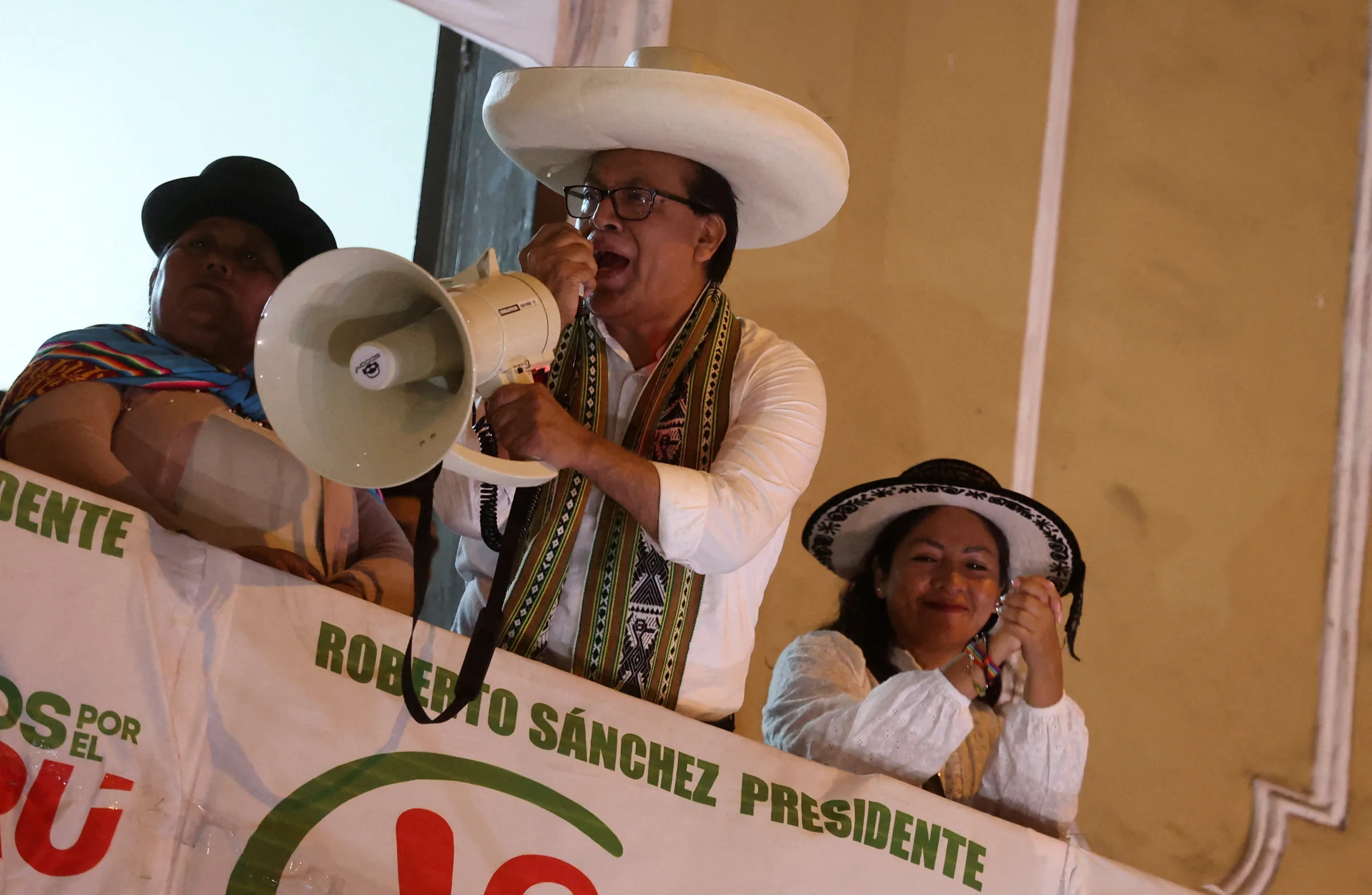 Roberto Sánchez reconhece derrota nas eleições presidenciais do Peru