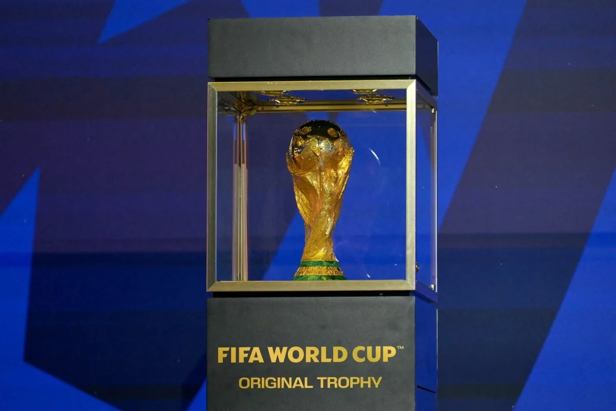 Taça da Copa do Mundo é feita de ouro maciço e malaquita