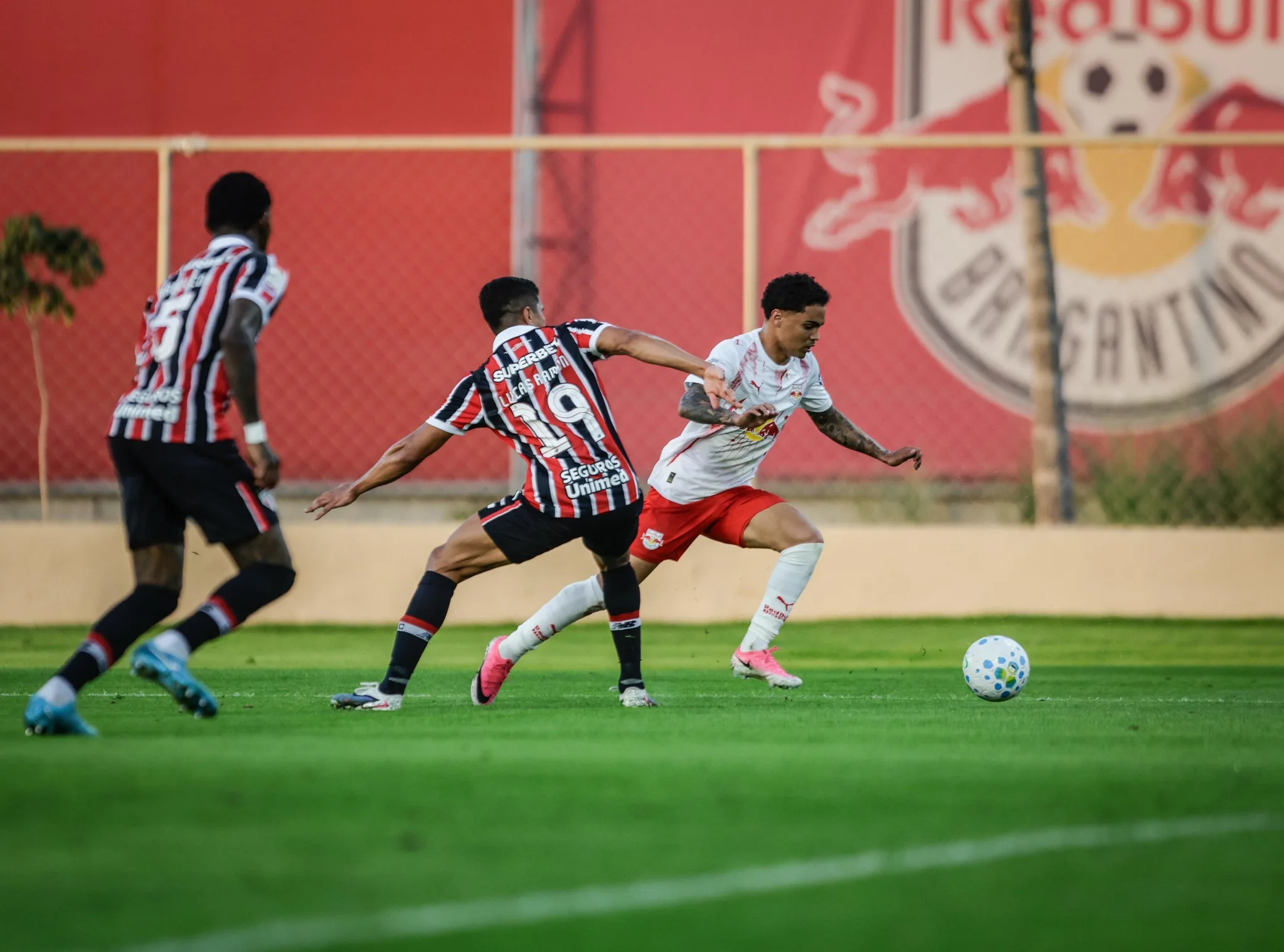 Bragantino x Athletico-PR: como garantir ingresso solidário para o jogo-treino