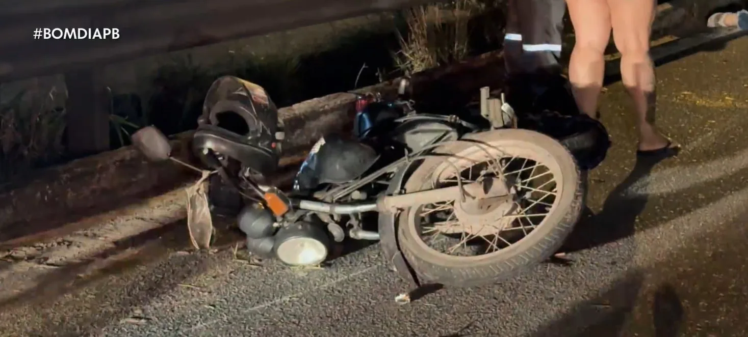 Mulher morre após colisão entre moto e carreta na BR-101, em João Pessoa