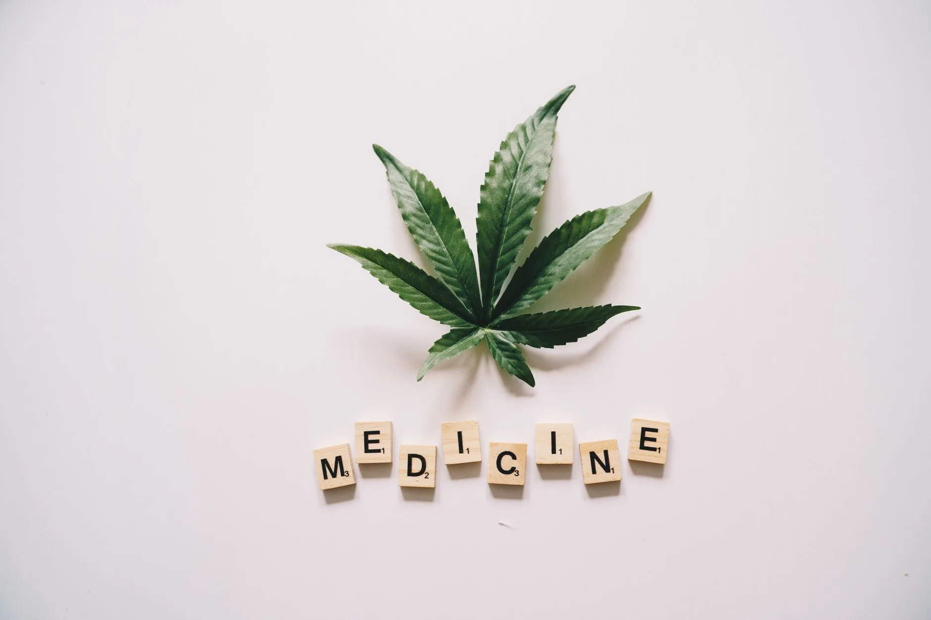 Nebraska estabelece regras permanentes para cannabis medicinal após aprovação de Pillen e Hilgers
