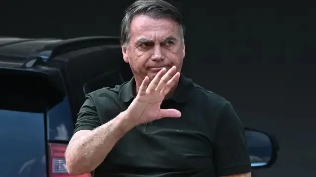 Relatório médico informa que Bolsonaro teve crise de soluços por 36 horas