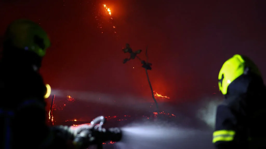 Live: Bordeaux evacuates 55,000 more as fires worsen in France and Spain