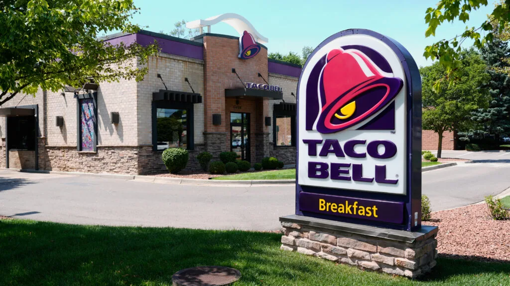 Alface do Taco Bell em cinco estados dos EUA confirmada como fonte de parasita causador de diarreia
