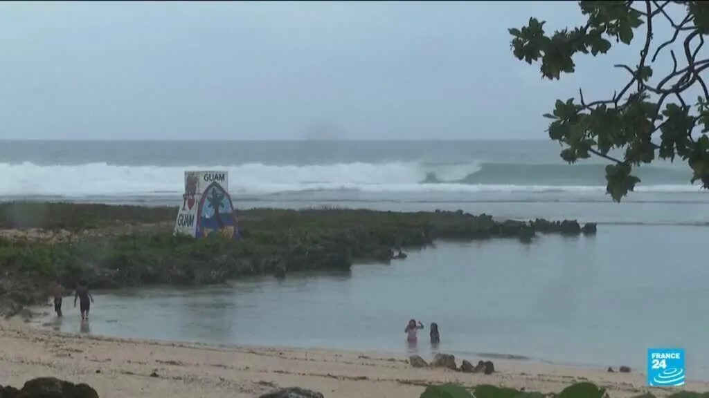 Guam em alerta à medida que o Super Tufão Bavi se aproxima