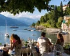 Varenna proíbe turistas com peitos à mostra ou de maiô
