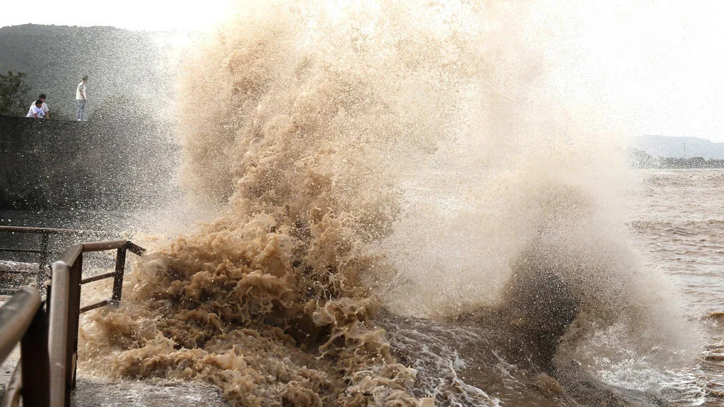 Mais de 1,7 milhão de pessoas evacuadas com a chegada do tufão Bavi à China