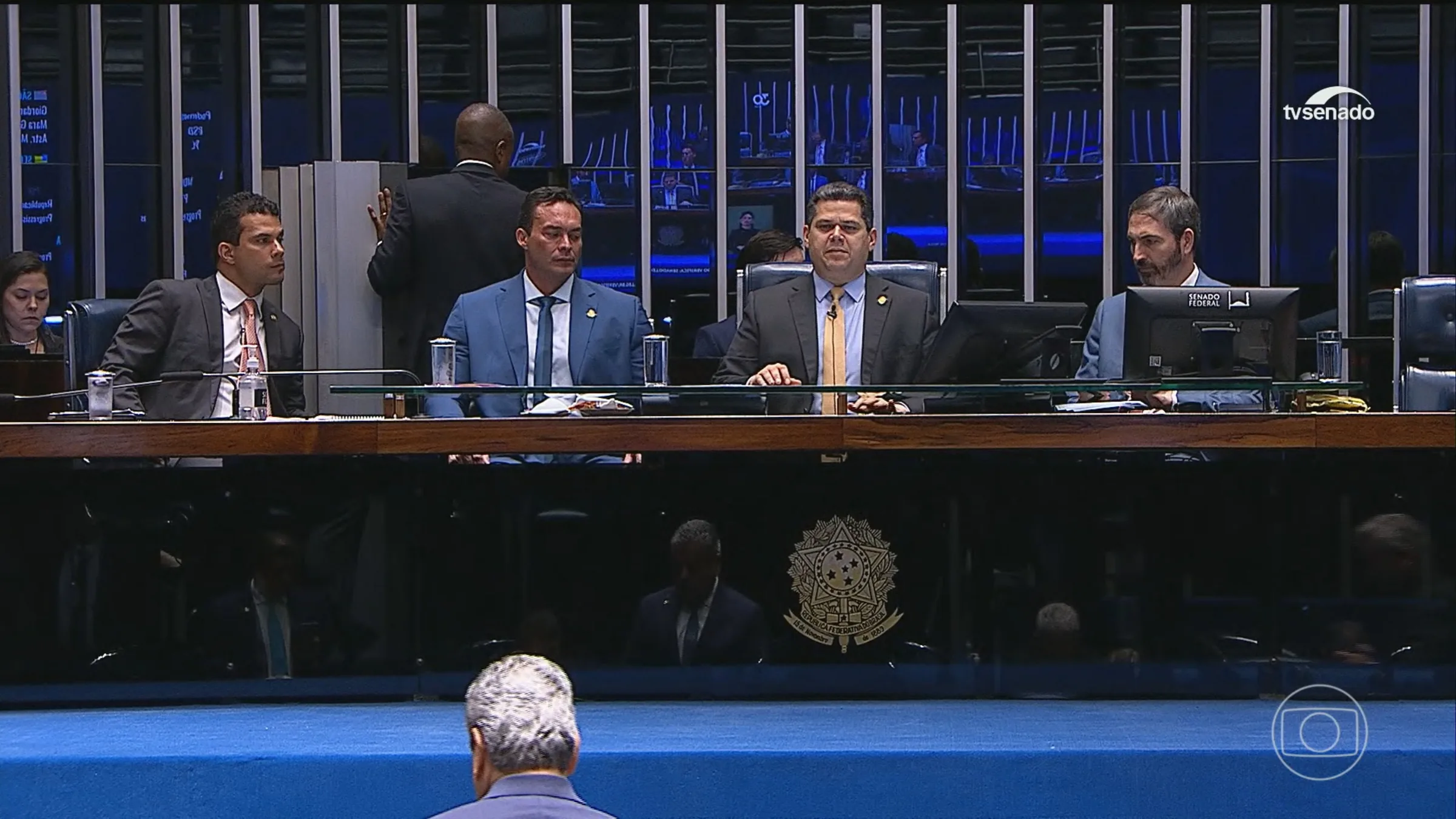 Senado aprova emenda que cria aposentadoria especial e gera críticas