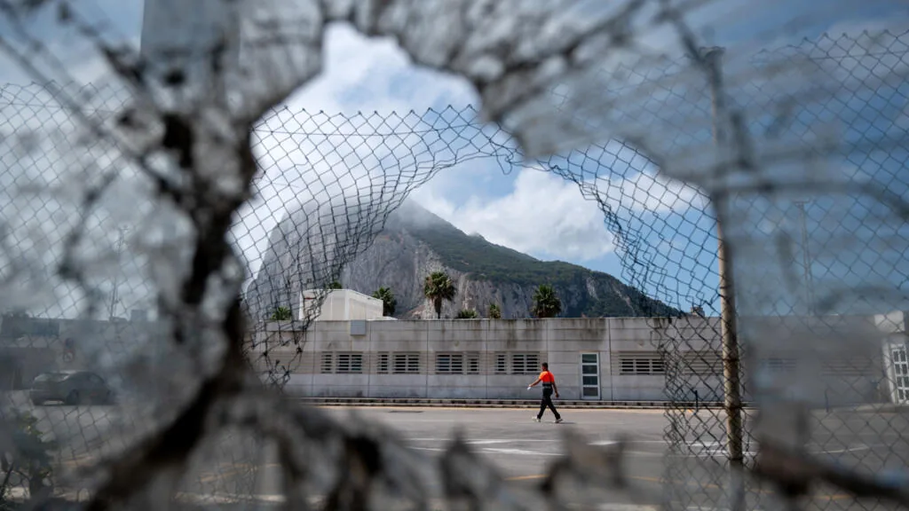 UE e Reino Unido assinam tratado sobre status de Gibraltar