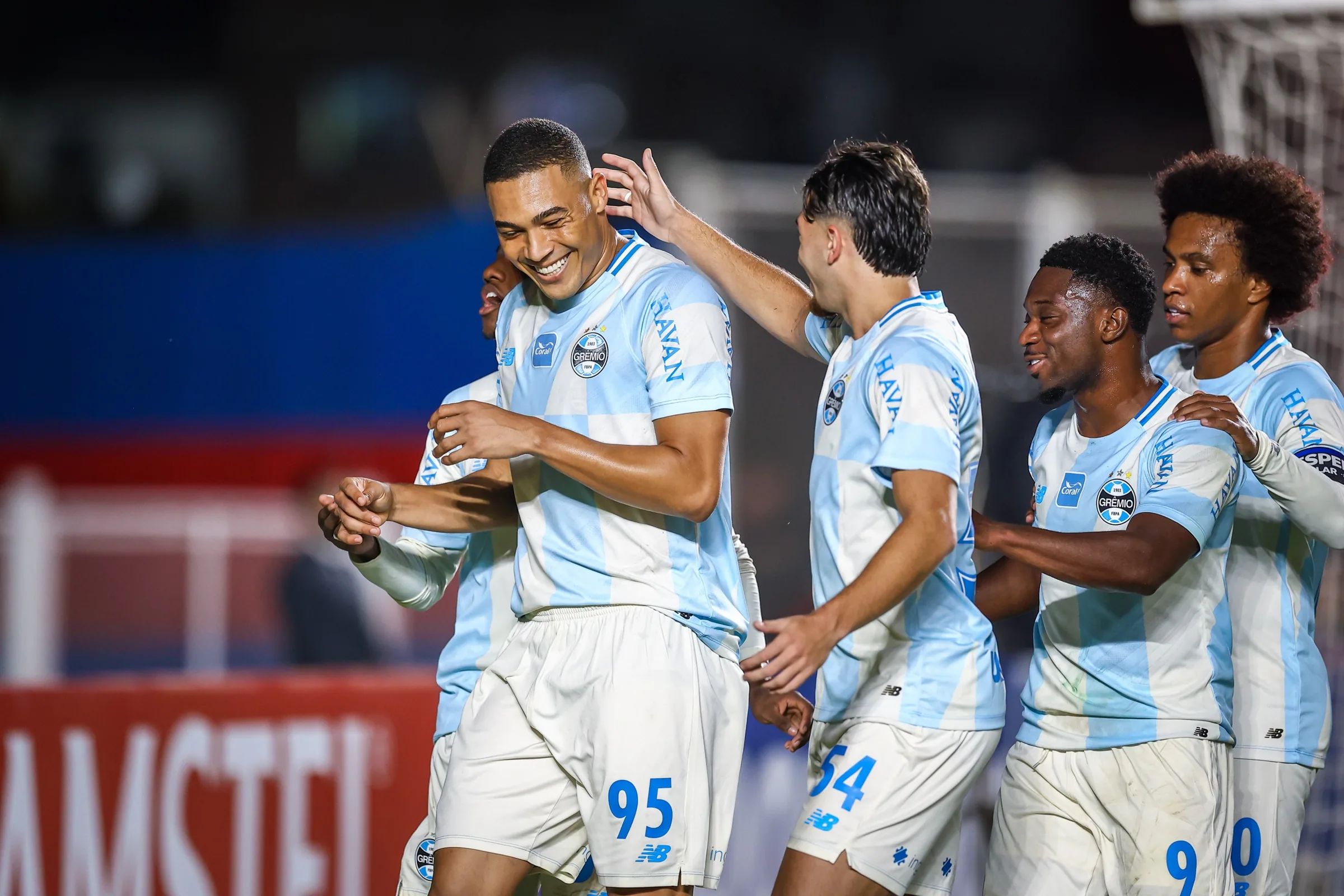 Metade dos jogadores utilizados pelo Grêmio fizeram gols no ano; média cai para 28% no Brasileirão