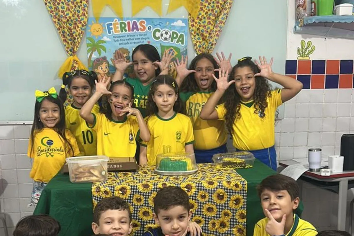 Vídeo de alunos para Douglas Santos ganha resposta do lateral e surpreende turma em João Pessoa