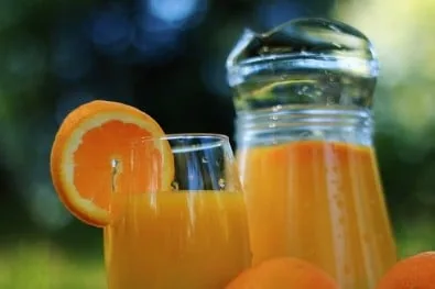 Suco de laranja brasileiro fica fora da sobretaxa de 25% imposta pelos EUA