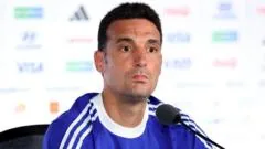 Scaloni evita misturar política e futebol antes de semifinal contra a Inglaterra