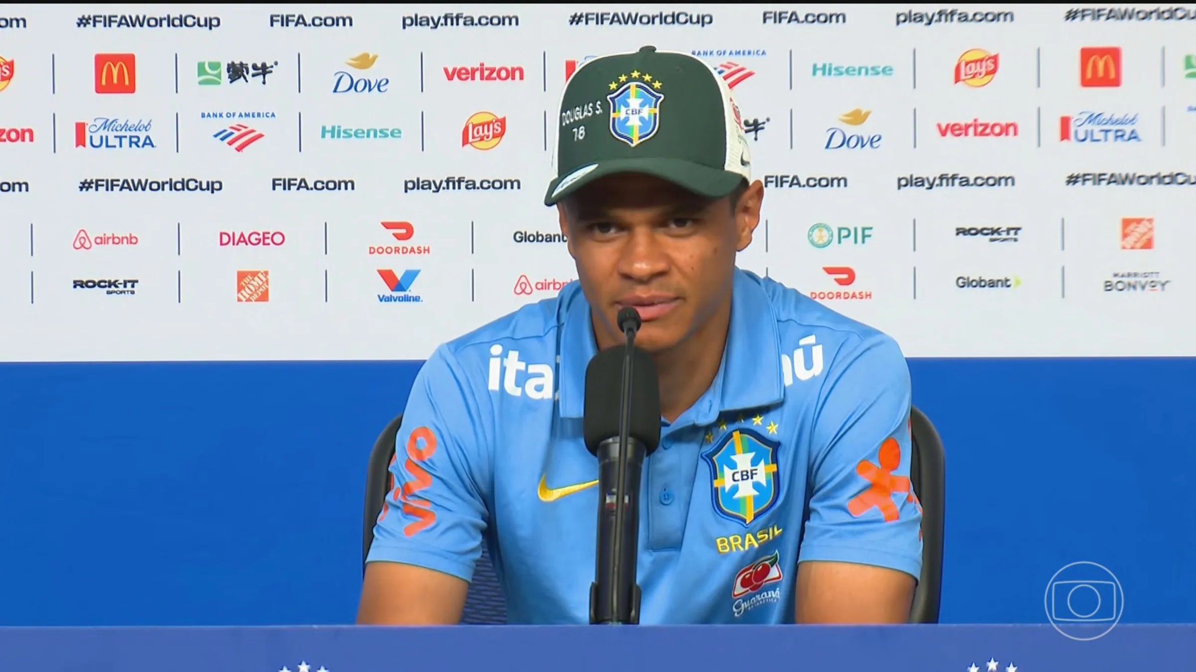 Douglas Santos se destaca como pilar de Ancelotti na Seleção Brasileira