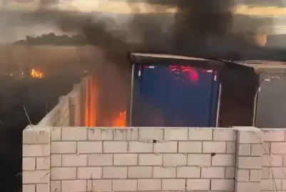 Incêndio destrói 6 caminhões de empresa em Anápolis; bombeiros são acionados para controlar chamas