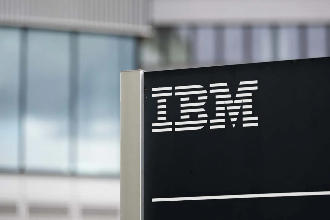 IBM emite alerta de lucro: desafios no setor de software e infraestrutura