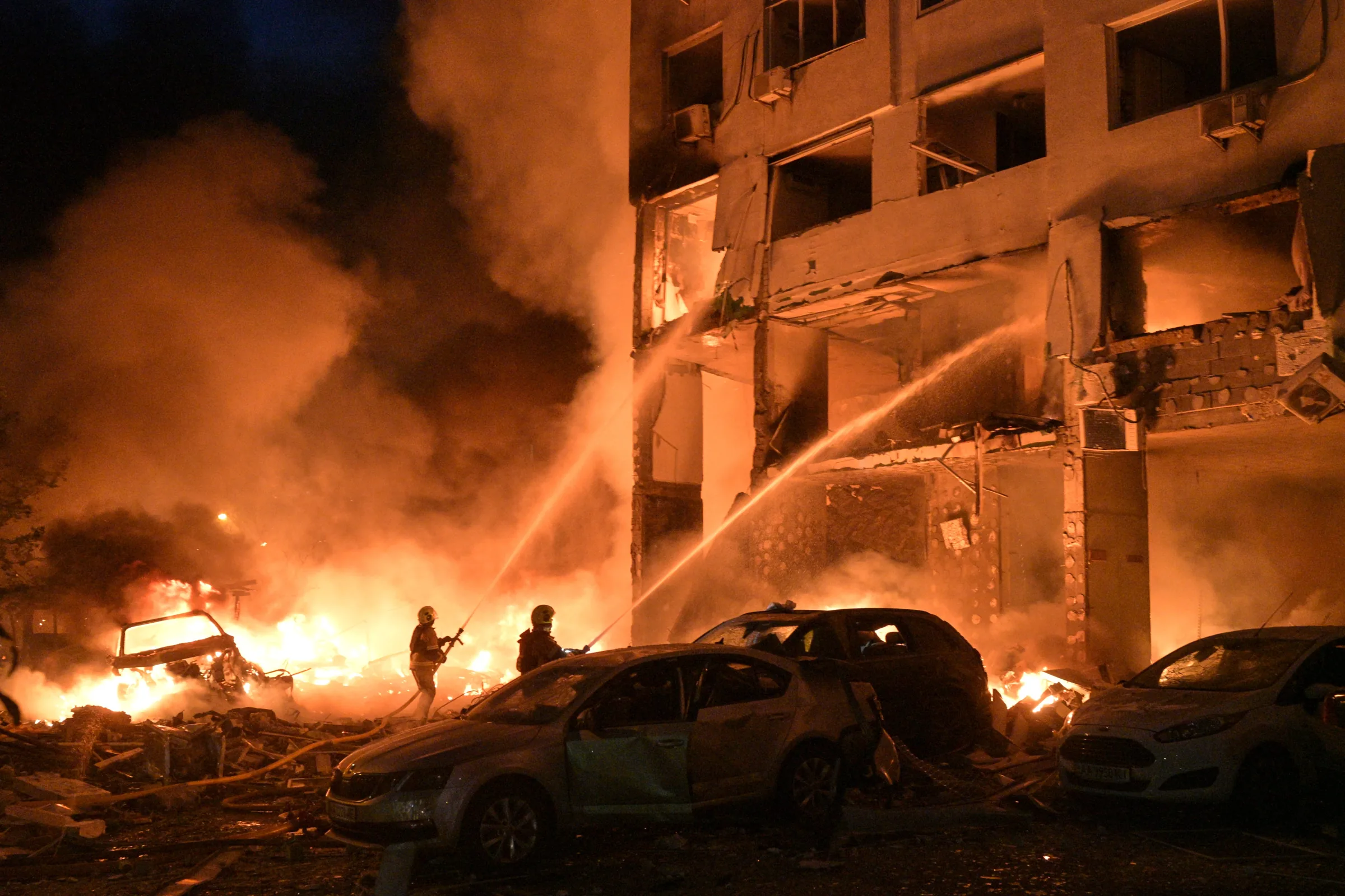 Ataques russos resultam em 13 mortes e 50 feridos na Ucrânia