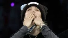 BTS brinca sobre vitória da Inglaterra em show no Reino Unido